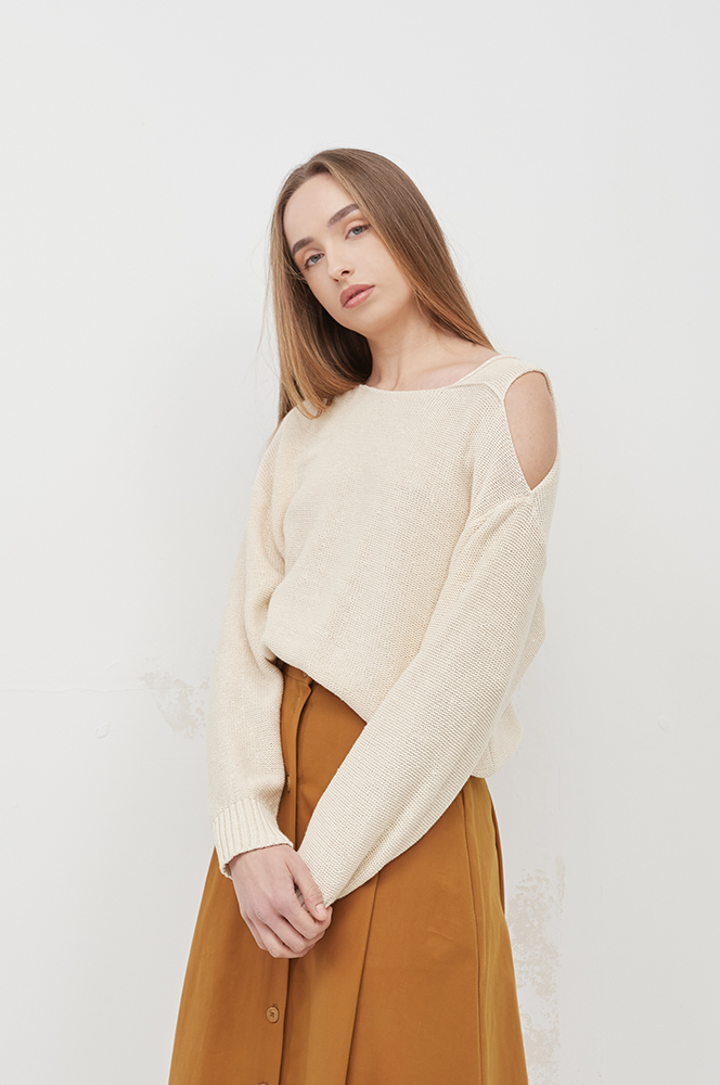 Джемпер кремовий з відкритим плечем (СВ 61/3)